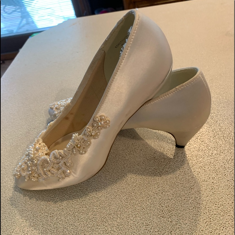 No missing beads,marks or stains.Worn once indoors